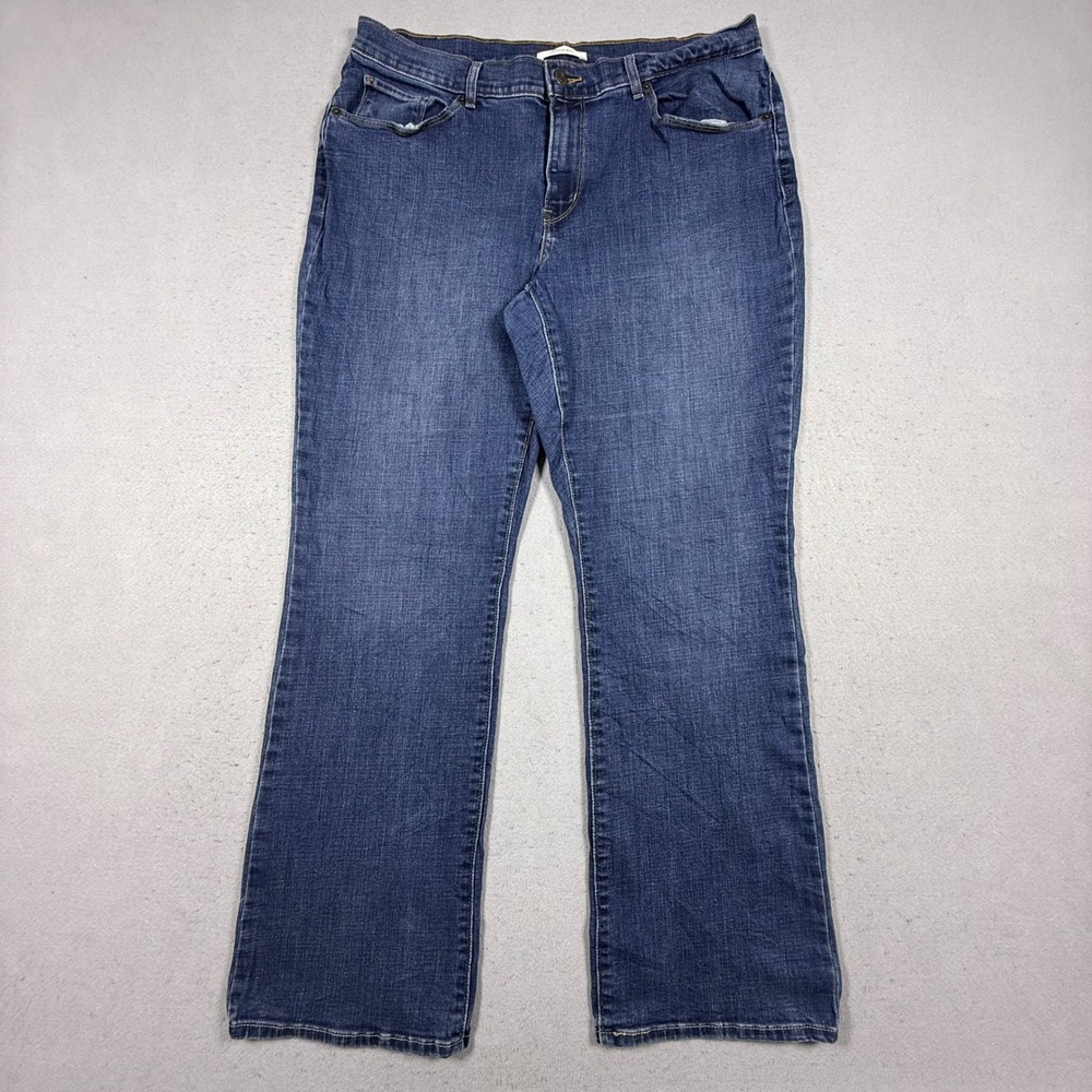 Levis Classic Bootcut Jeans Womens 16S Medium Wash Blue Denim WaterLess - Picture 2 of 11